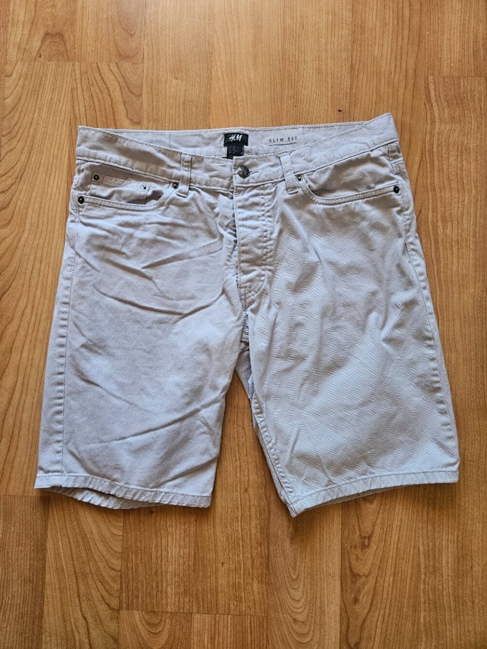 H&M men's light gray denim slim fit shorts - size 32